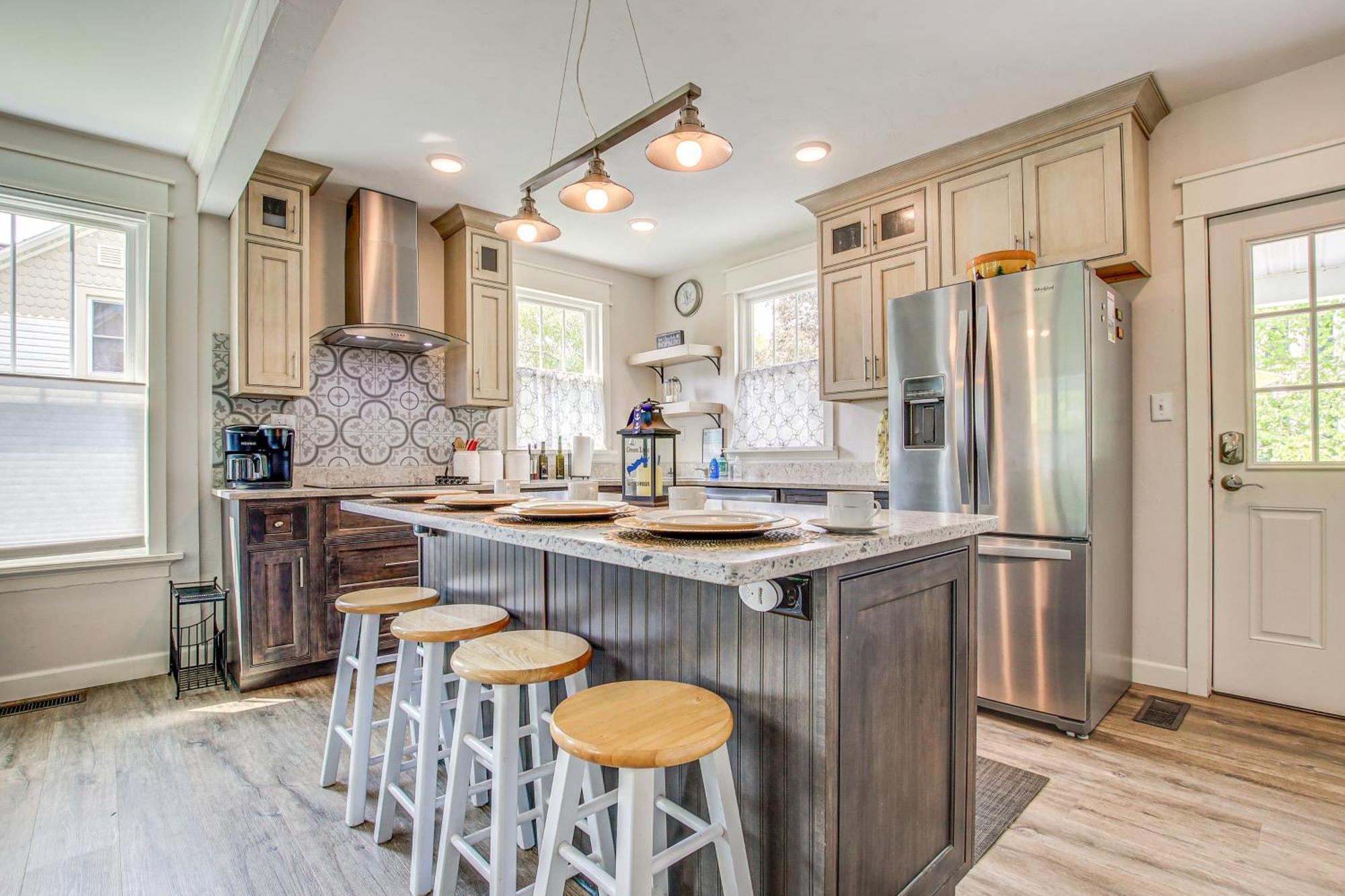 Lavish House With Patio - 2 Blocks To Green Lake! Luaran gambar